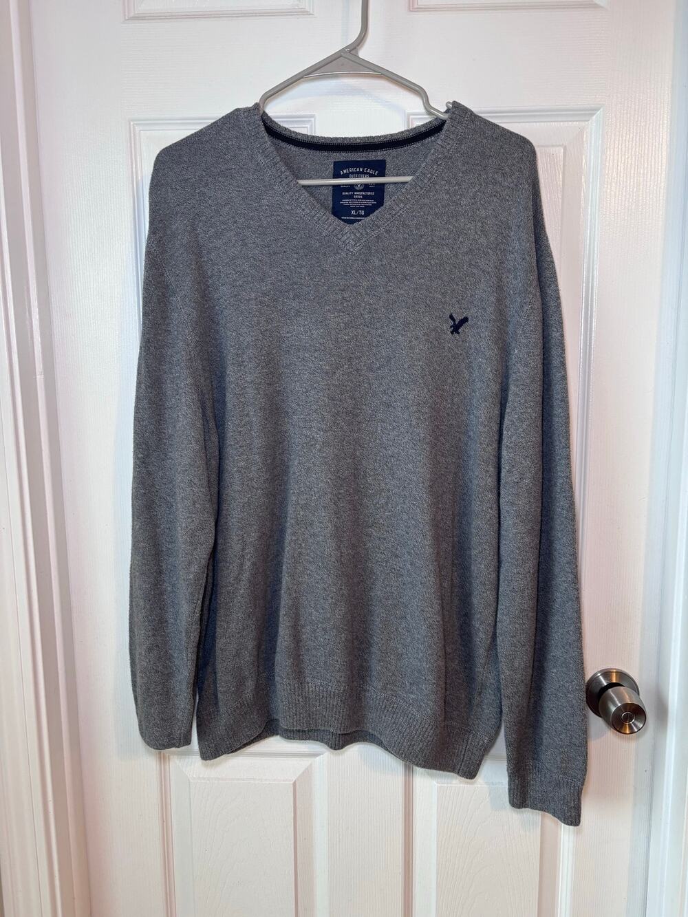 American Eagle Men’s XL Gray V-Neck 100% Cotton Sweater Embroidered Logo